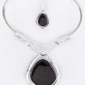 Silver and black fashion necklace